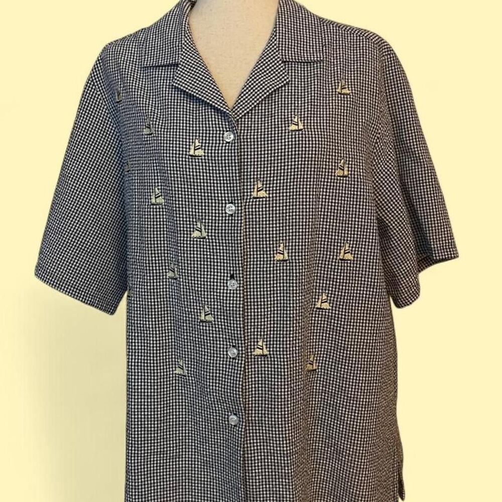 VTG Black and White Gingham Boat Women's Button Up Short Sleeve Shirt